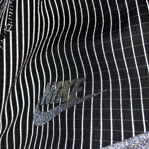 NIKE TECH RAIN JACKET REFLECTIVE - Picture 4 of 5